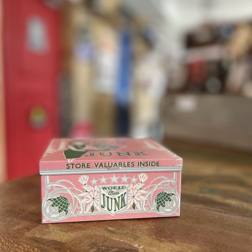 World Class Junk Tin  Retro Ornaments £10.00      product_features