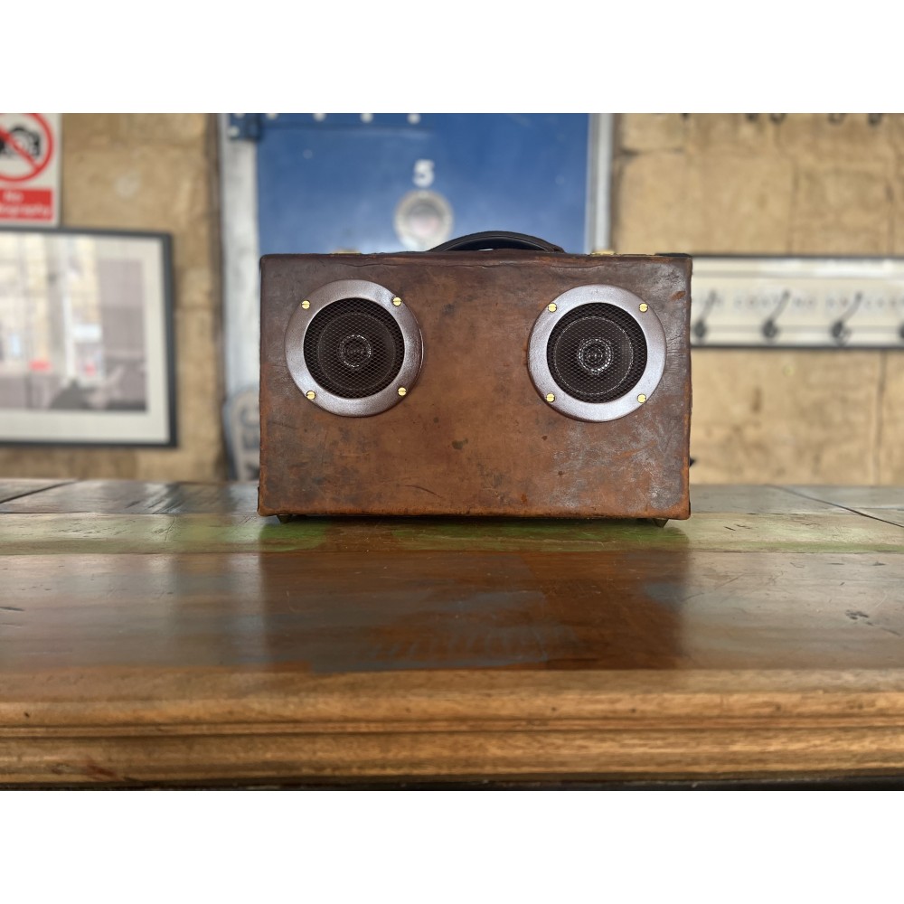 Speaker Suitcase Smithers Retro Ornaments £413.00      product_features