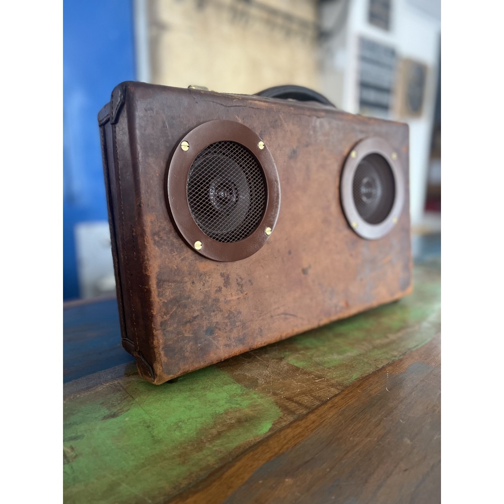 Speaker Suitcase Smithers Retro Ornaments £413.00      product_features