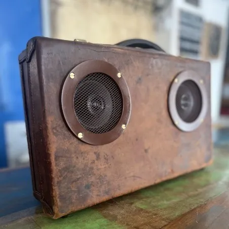 Speaker Suitcase Smithers Retro Ornaments £413.00      product_features