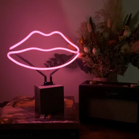 Neon Lips Lamp Smithers Christmas Gifts &pound;83.00 product_features