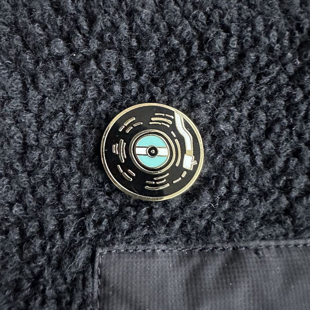 Vinyl Enamel Badge  Gifts £10.00      product_features