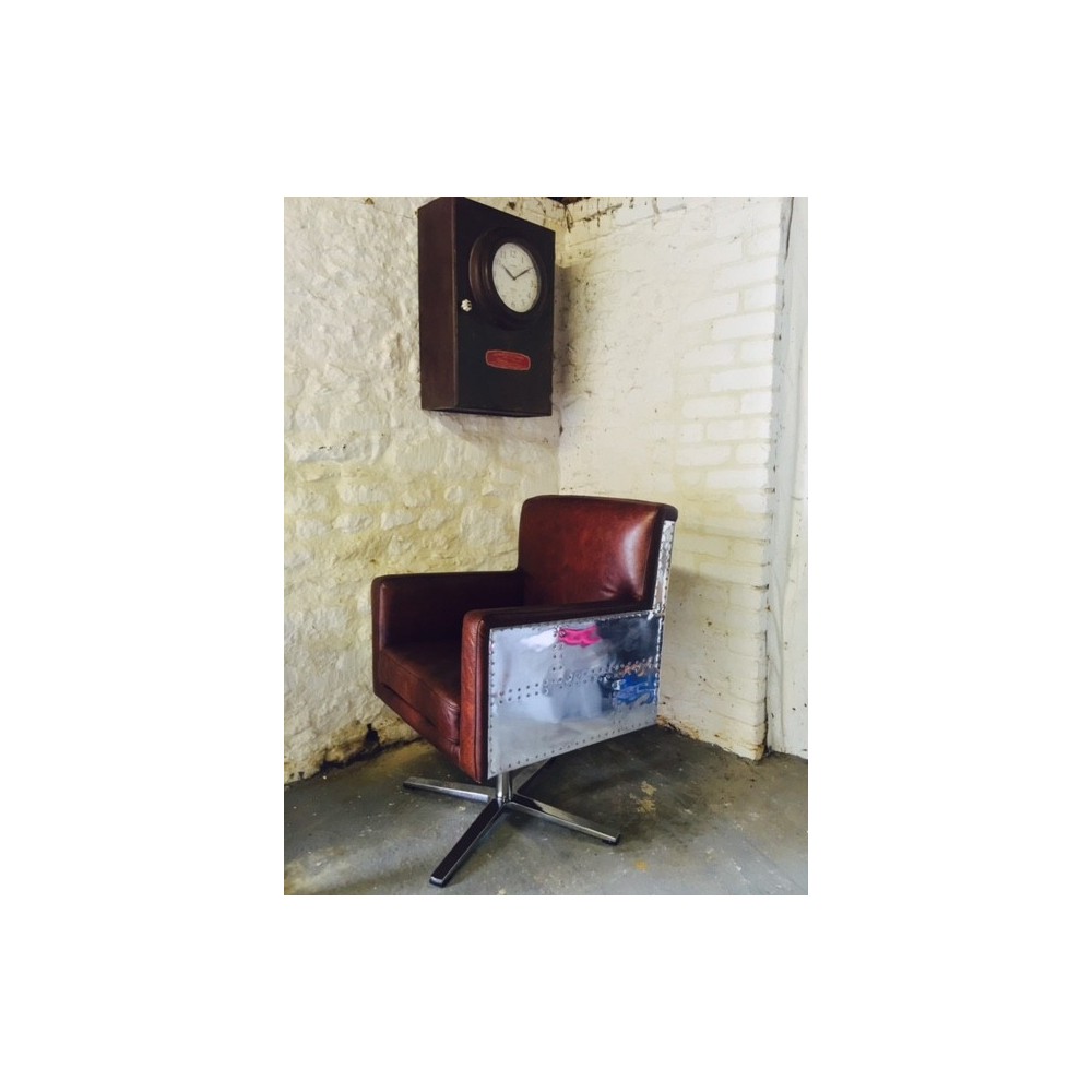 Pilot Falcon Leather Chair Smithers Archives £974.00 product_features
