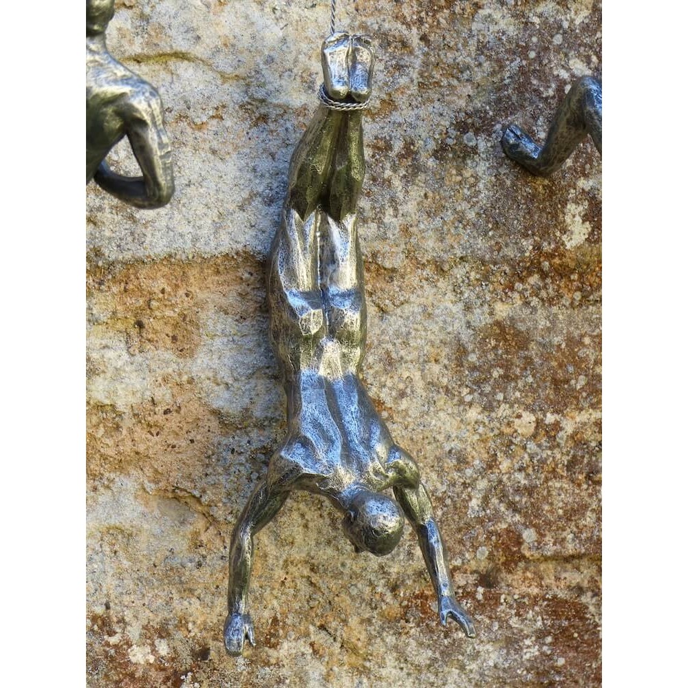 Climbing Men Wall Sculpture – Luxury Wall Art for Stairwell, Lounge, Office Smithers Retro Ornaments £85.00      product_feat...