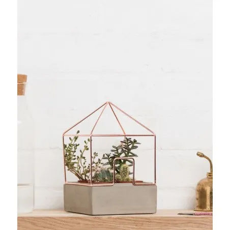 Concrete House Planter  Gifts £40.00      product_features