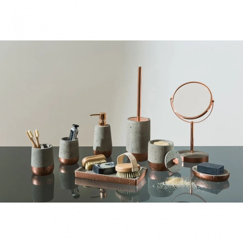 alt="copper bathroom accessories“