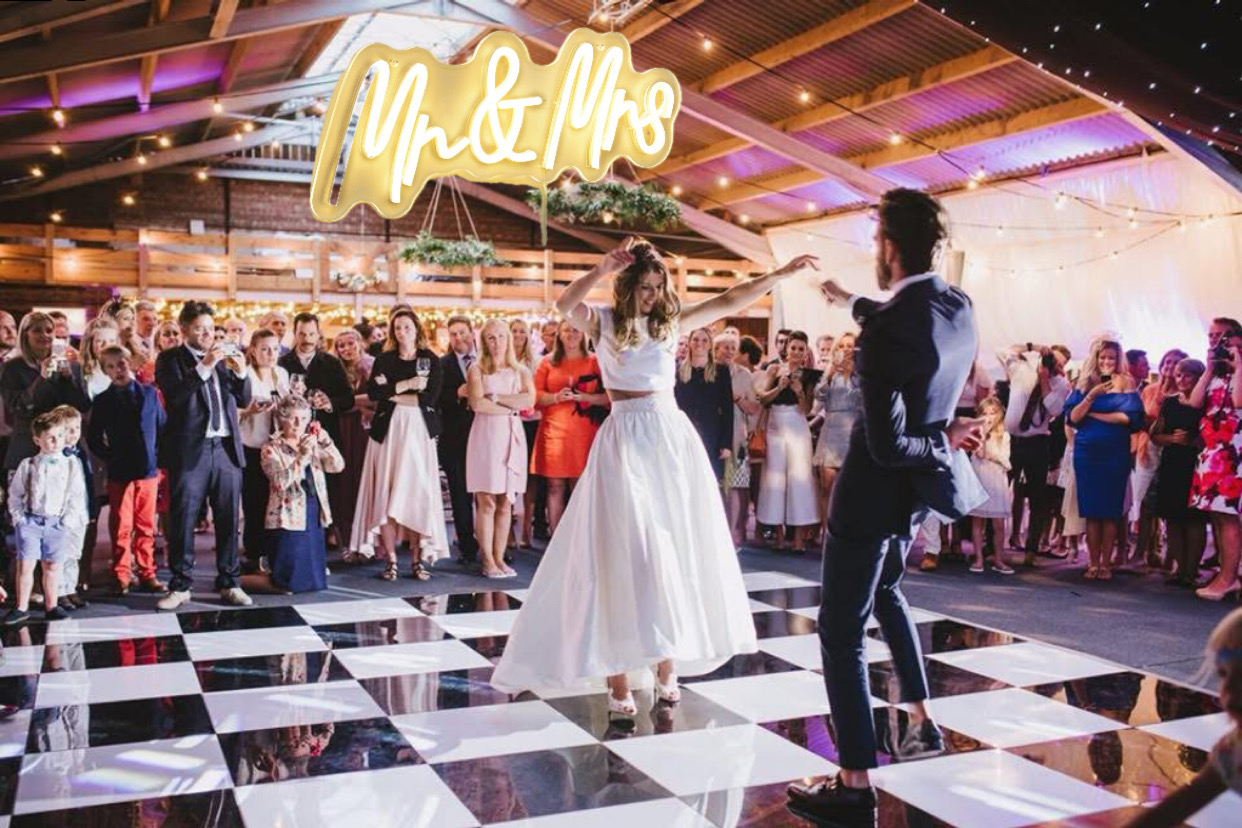 alt=“are neon signs safe to use bedroom”