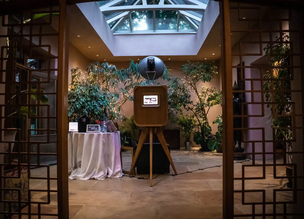 alt=“vintage Photo Booth hire”