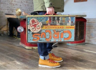 alt=" luxury gifts for 60 years old man, 50 and 70"