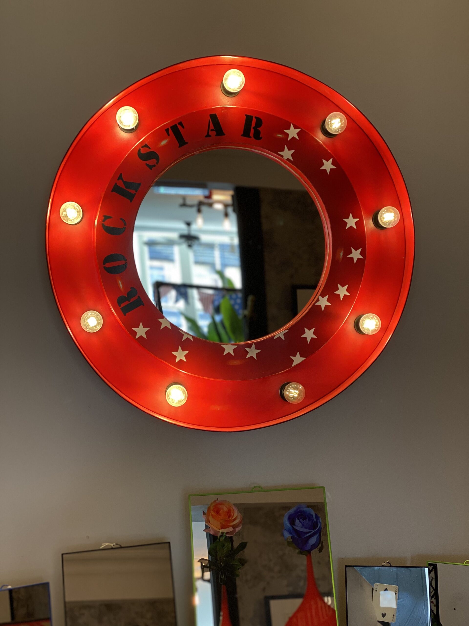 alt="Hollywood Mirror"